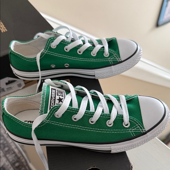Converse Classic Green Sneakers with White Accents - Picture 2 of 4